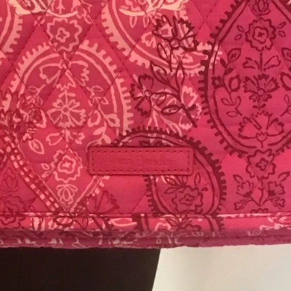 Vera Bradley Hot Pink White Stamped Paisley Lighten Up Nylon Messenger Bag Purse - Picture 2 of 9